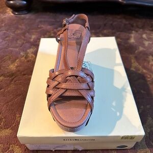 NEW- NEVER WORN- Lucky Brand Stacey Wedge Sandal
